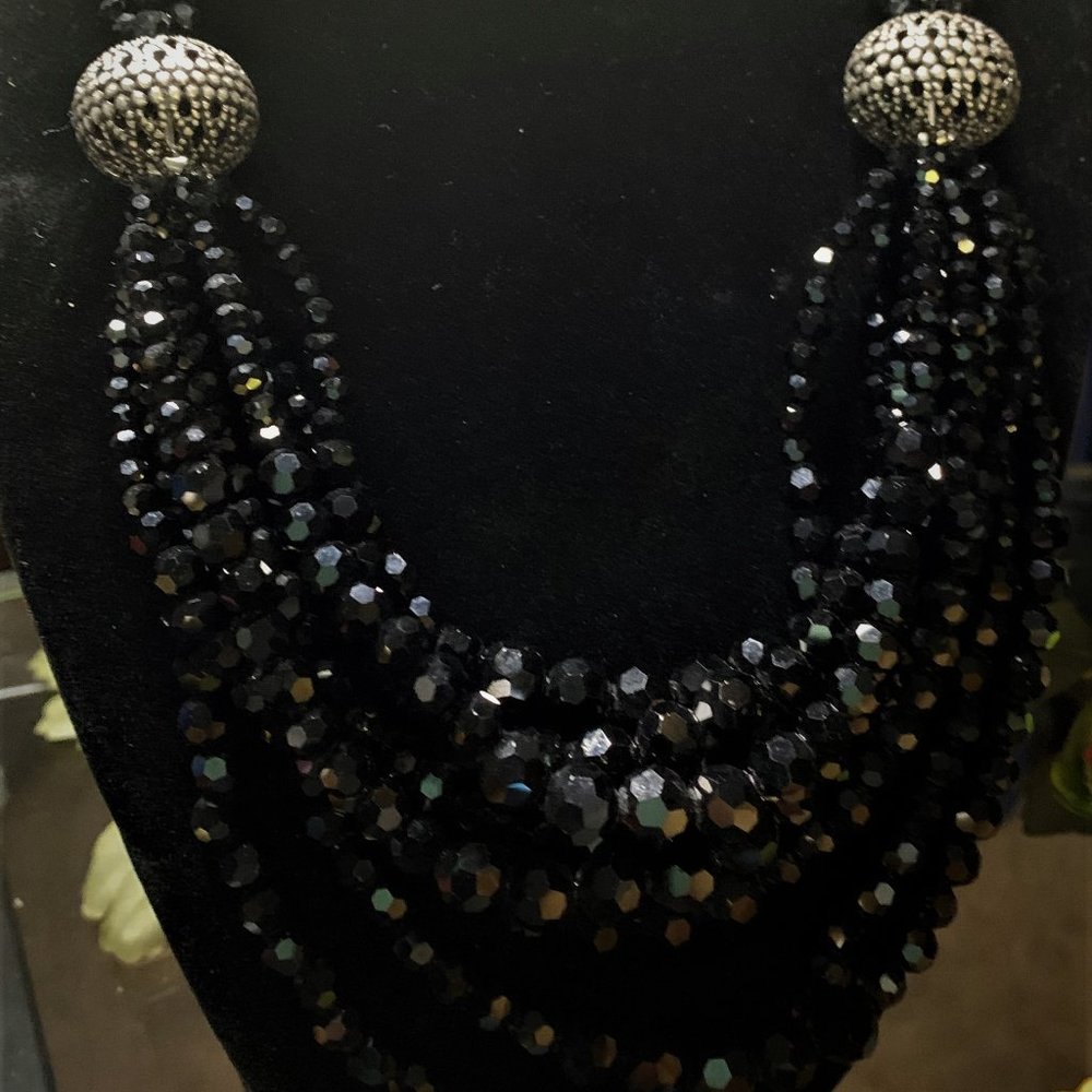 MULTI-STRAND BLACK BEADED NECKLACE